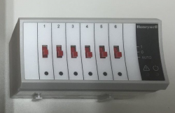 Модуль релейных выходов Panel (с 6 релейными выходами и блоками ручной коррекции)