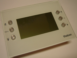 Контроллер-дисплей с терморегулятором универсальный  VARIA 826 S BK KNX, настенный, врезной, ЖК экран с белой диммируемой подсветкой, черное стекло